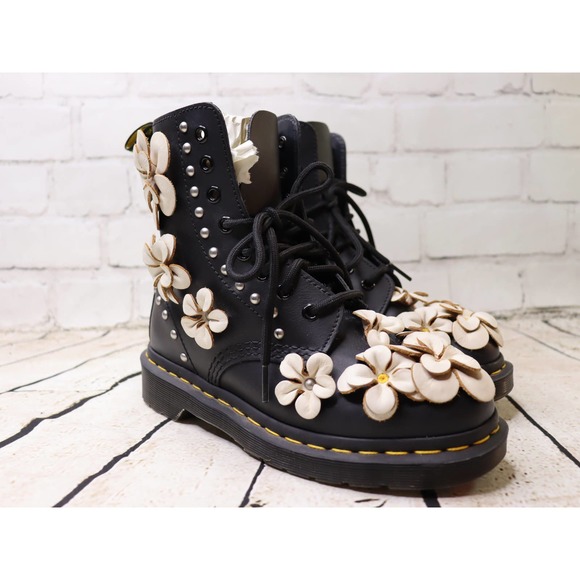Dr. Martens Shoes - Sz 6 SUPER RARE Doc Marten Pascal Flower Boots!
